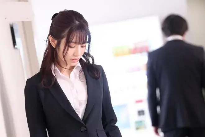 日本伦理片《和部长一起去出差旅》高清完整版中字资源下载-全片无删减在线播放体验-出差加班主题深度解析